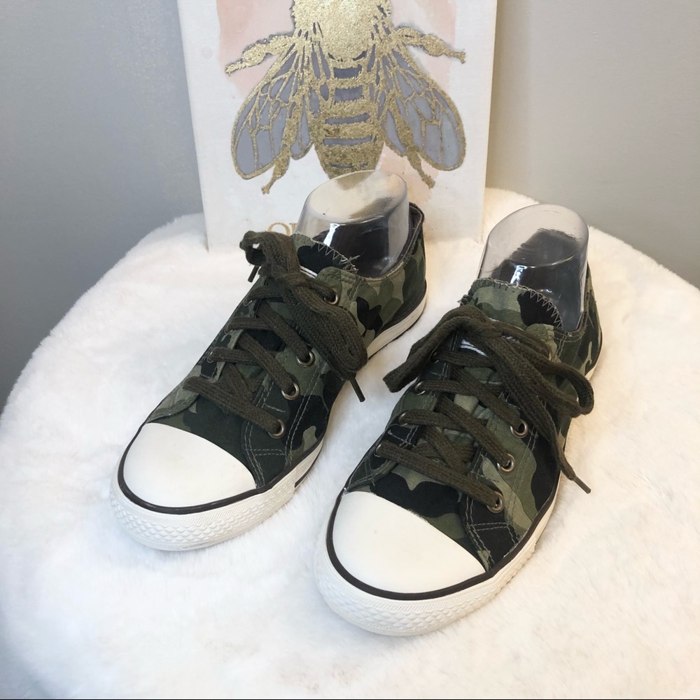 Gotta Flurt Camo Sneakers